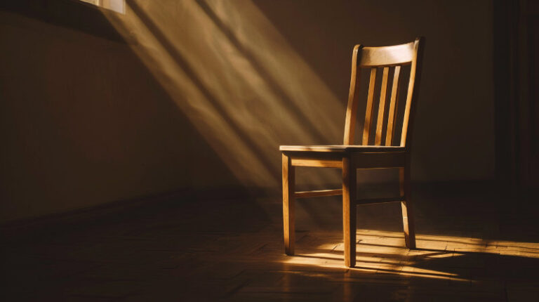 - światło padające na jedno krzesło – symbol słów, które zostają po rozmowie